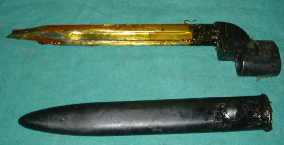 Bayonet Blade with Scabbard for Enfield No 4 Rifles - Click Image to Close