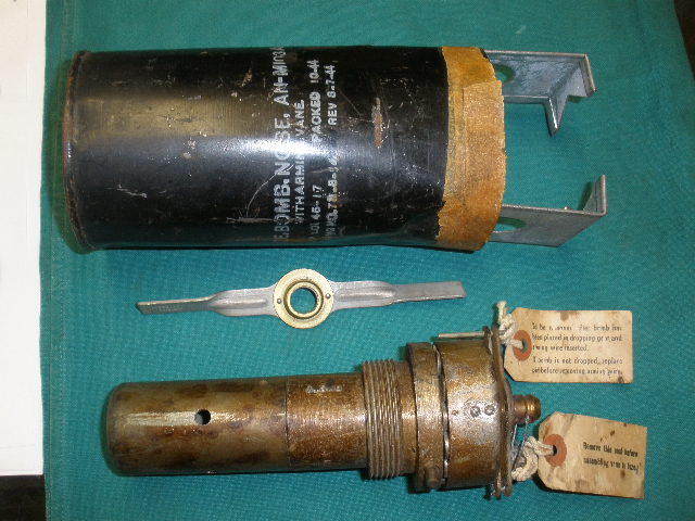 US AN-M103A1 Bomb Fuse 1944 - Click Image to Close