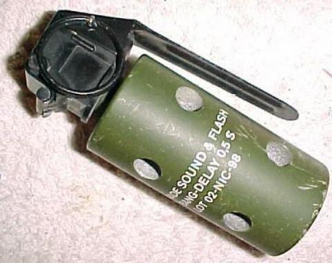 German 2 Bang Flash Stun Grenade - Click Image to Close